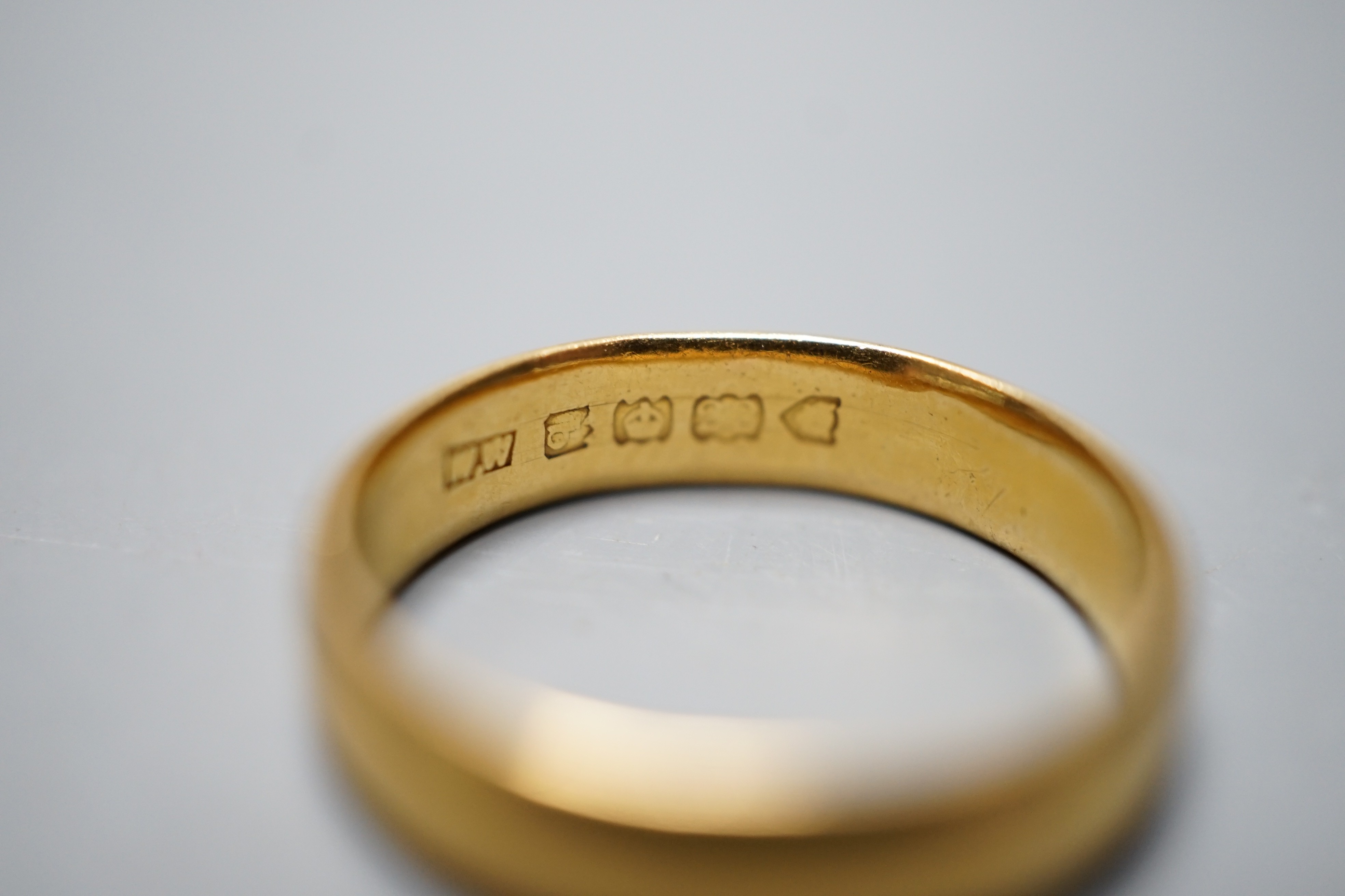 A George V 22ct gold wedding band, London, 1911, size L, 4.7 grams.
